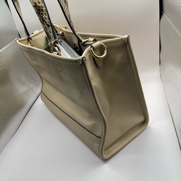 Coach X FAMOUS Grafitti Art Beige Leather Tote with Unique Red Design - Picture 3 of 5